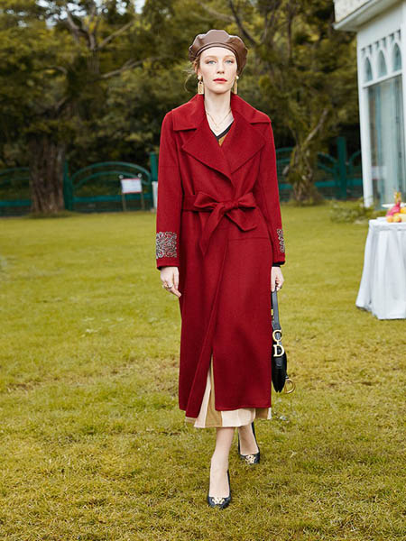 卡米兰女装品牌2020秋冬蝴蝶结红色长款大衣