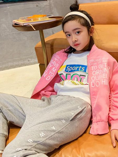 草莓家族童装品牌2020秋冬字母粉色薄外套