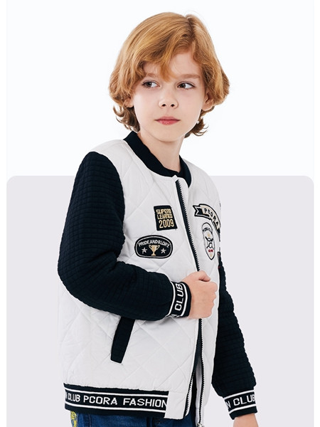 巴柯拉童装品牌2020秋冬拼接白色字母外套