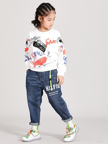 可趣可奇童装品牌2020秋冬嘻哈字母圆领白色上衣