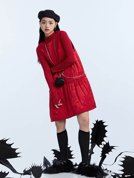 半圆女装品牌2020秋冬红色连衣裙