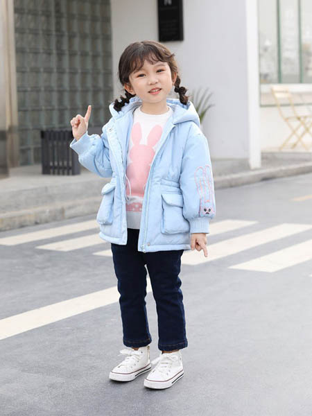 卡贝鱼童装品牌2020秋冬兔子蓝色羽绒服