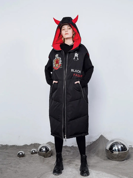 欧E[OEEO]女装品牌2020秋冬牛角帽黑色长款大衣