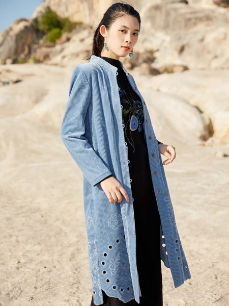 曼茜纱女装品牌2020秋冬蓝色长款棉麻外套