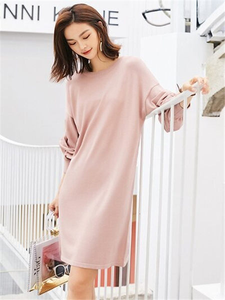畫甸女裝品牌2020秋季粉色毛絨連衣裙