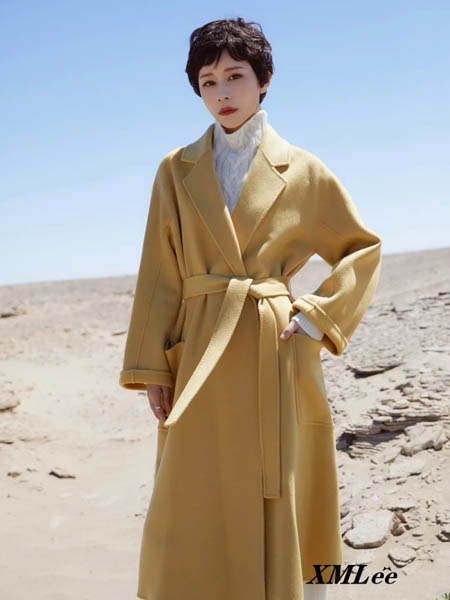 艾米尔女装品牌2020秋冬纯羊绒蝴蝶结系腰黄色大衣