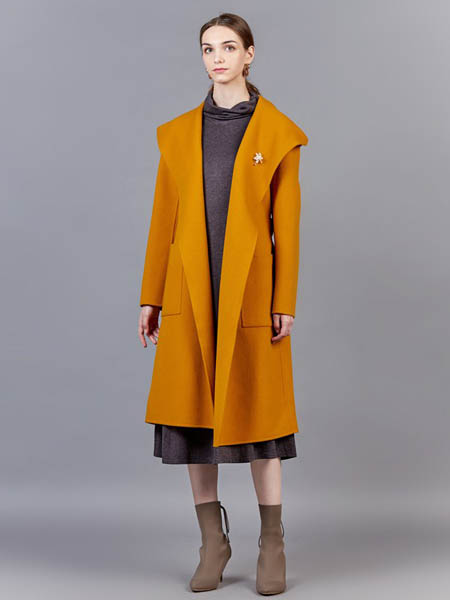 showlong、舒朗、美之藤、高歌女装品牌2020秋冬黄色大领长款大衣