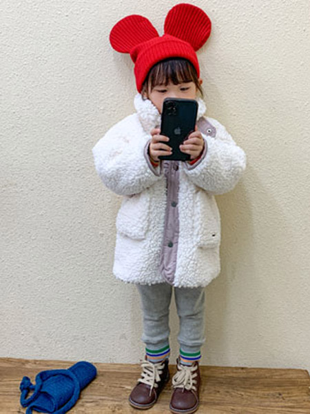 幼米童装威廉希尔中文网
2020秋冬女童白色羊绒外套