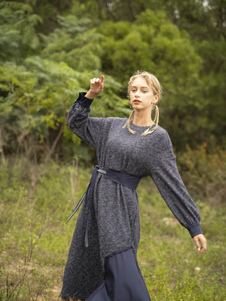 薇薇希女装品牌2020秋冬灰色休闲羊绒长款针织衫