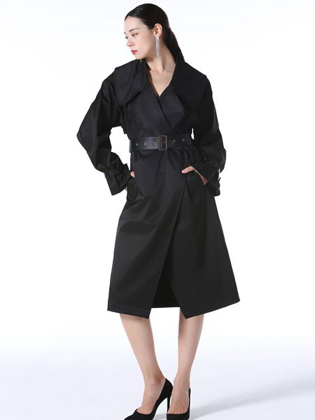 VesperLynd女装品牌2020秋冬黑色长袖束腰连衣裙