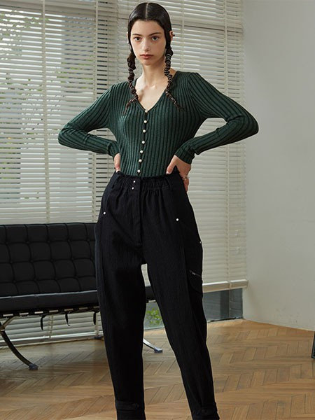 Even Vintage女装品牌2020秋冬条纹V领绿色针织衫