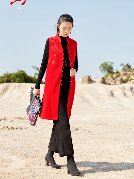 曼茜纱女装品牌2020秋冬无袖红色印花长款外套