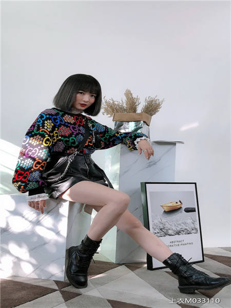 卡尼欧女装品牌2020秋冬花纹泡泡袖卫衣