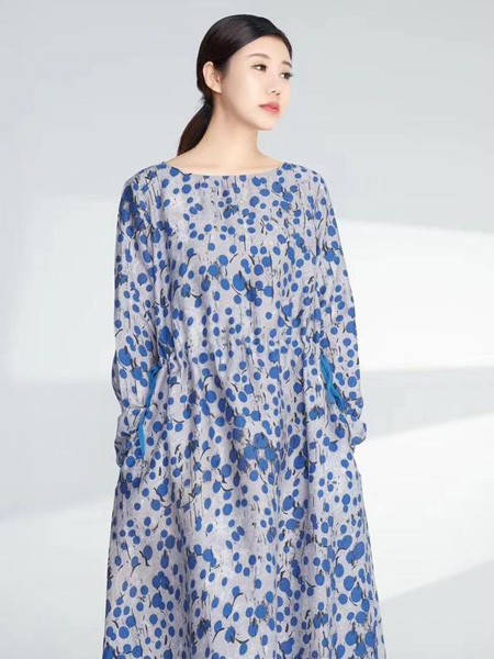 紫布语女装品牌2020秋冬蓝色波点连衣裙
