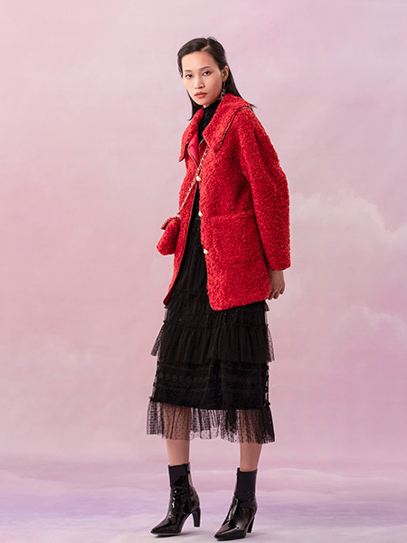阿依莲女装品牌2020秋冬潮流红色羊毛羔外套