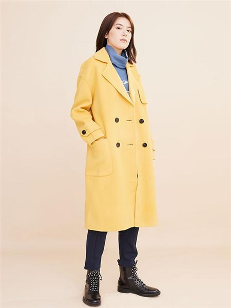 衣魔得思女装品牌2020秋冬姜黄色双排扣方袋长款大衣