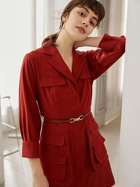 奥伦提女装品牌2020秋冬红色多口袋束腰七分袖连衣裙