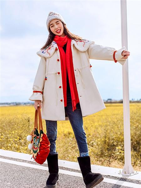 素萝女装品牌2020秋冬素色抽绳喇叭袖中长款外套