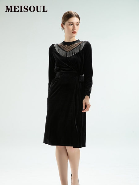 MEISOUL女裝品牌2020秋冬黑色流蘇蕾絲半透明連衣裙