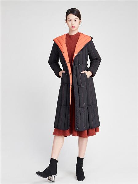 安可儿女装品牌2020秋冬黑色橘色双面撞色连帽羽绒服