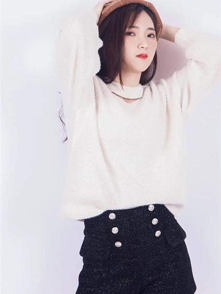 提图斯”(TITSOO)女装品牌2020秋冬米色高领宽松时尚针织衫