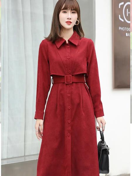 提图斯”(TITSOO)女装品牌2020秋冬红色大气时尚女神风衣式连衣裙