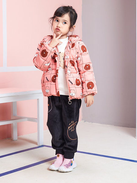 杰米熊童装品牌2020秋冬粉色甜美可爱杰米熊印花羽绒服