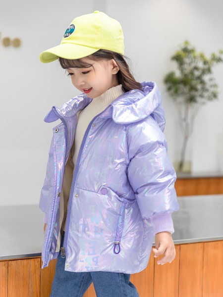 西瓜王子童装品牌2020秋冬优雅神秘极光偏光紫色羽绒服