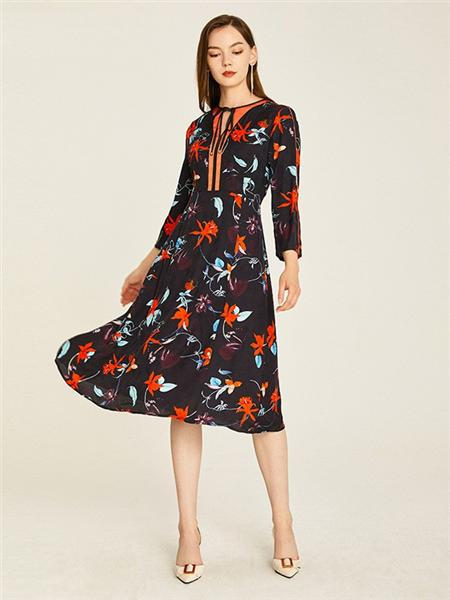 敦奴女装品牌2020秋冬特色印花圆领雪纺连衣裙