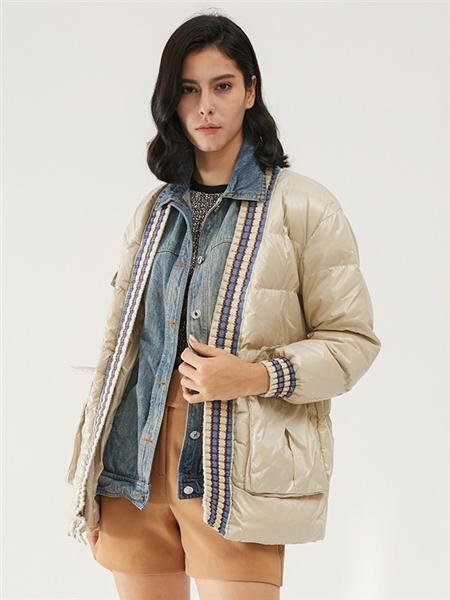 杨门女装品牌2020秋冬米色短款方袋羽绒服