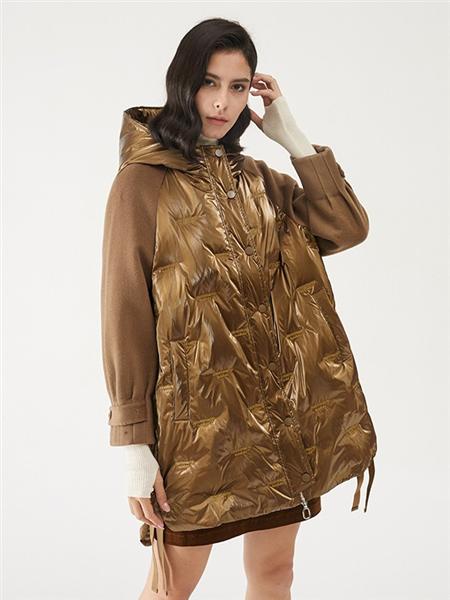 杨门女装品牌2020秋冬香槟色连帽束袖外套