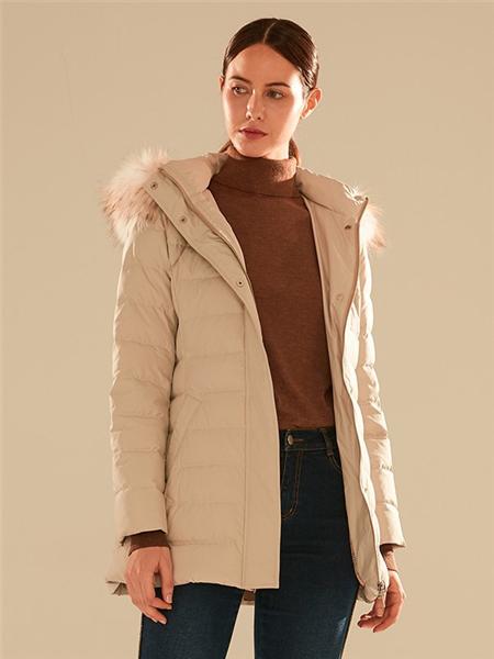 杨门女装品牌2020秋冬浅杏色大毛领时尚羽绒服