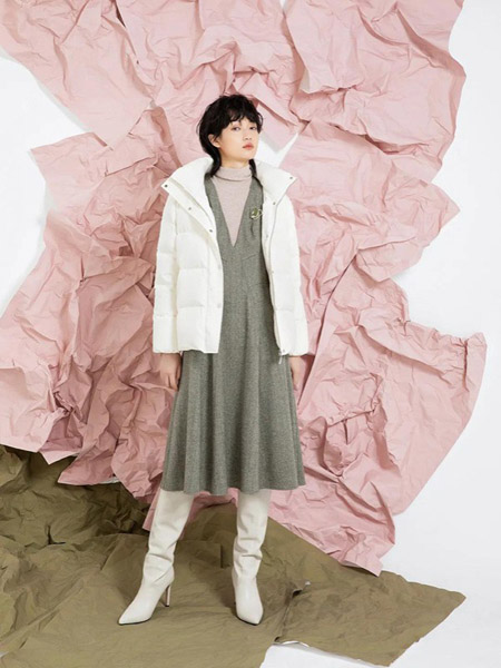 CALLIDORA卡莉朵拉女装品牌2020秋冬白色短款羽绒服