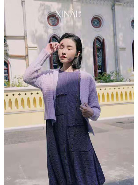 歆艾女装品牌2021春夏紫色针织衫短款外套