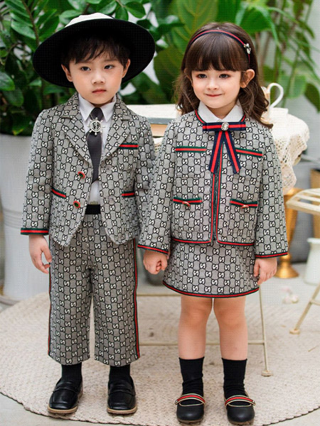 两个小朋友童装童装品牌2021春夏学院中长款套装