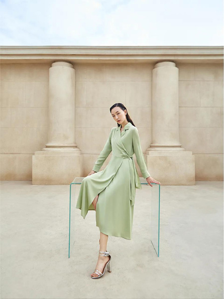 歌蒂诗女装品牌2021春夏中国风修身长裙