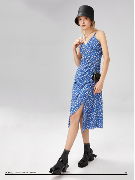 U-Cevel女装品牌2021春夏蓝色吊带裙