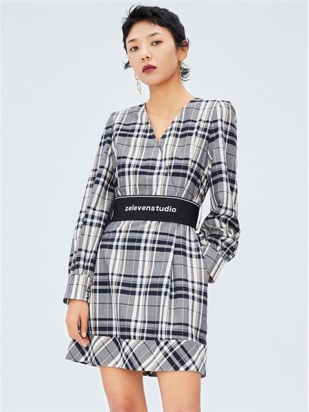 Z11女装品牌2021春夏V领条纹连衣裙