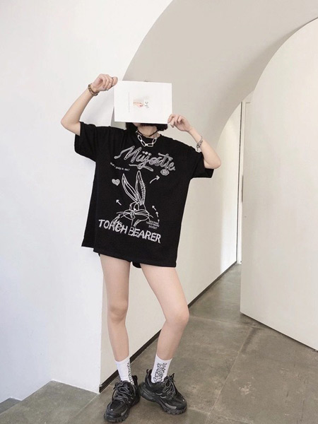 YUNXI·熙女装品牌2021春夏黑色印花字母体恤
