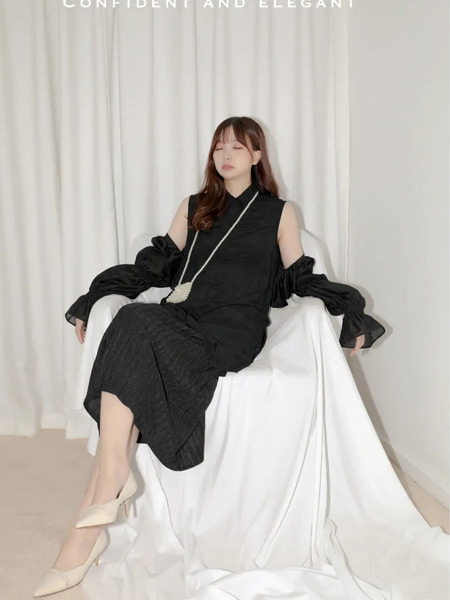 JOU SEO MOK女装品牌2021春夏露肩时尚连衣裙