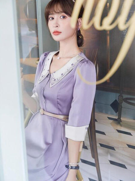 莉雅莉萨女装品牌2021春夏紫色连衣裙