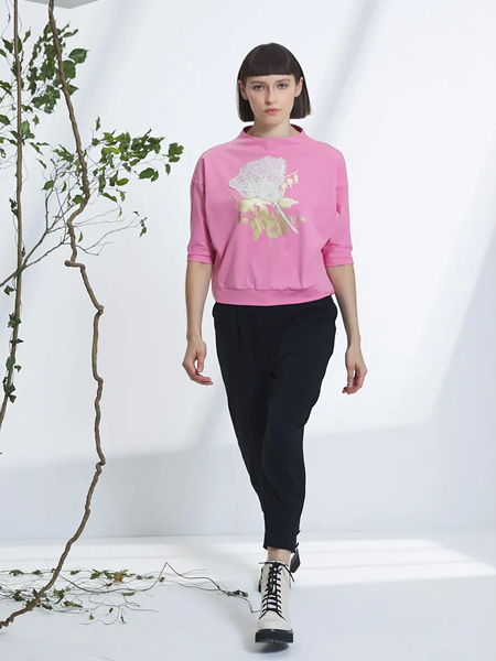 卡汶女装品牌2021春夏粉色韩式T恤