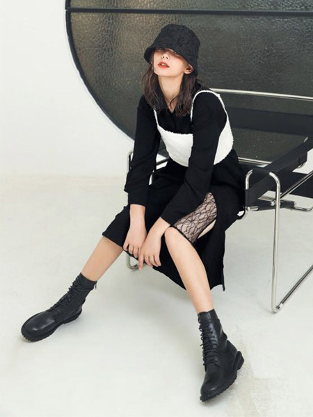 QIANSU(芊素)女装品牌2021春夏黑色连衣裙