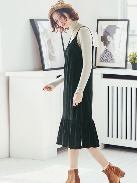 QIANSU(芊素)女装品牌2021春夏吊带连衣裙