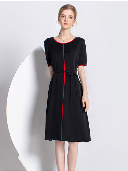 爱弗瑞女装品牌2021春夏黑色简单束腰连衣裙