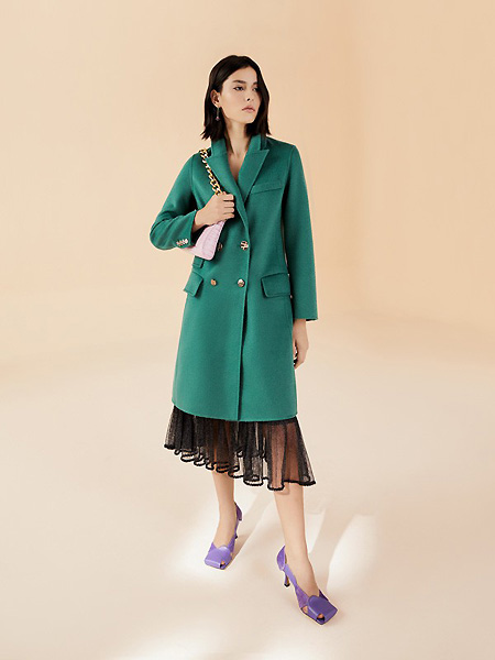 芮玛女装品牌2021春夏绿色大衣