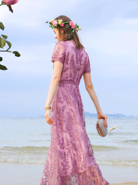 若岚菲女装品牌2021春夏紫色印花浪漫长裙