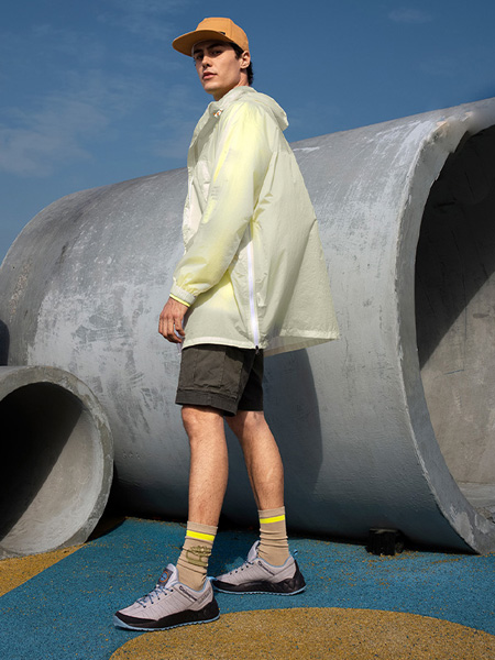 Timberland男装品牌2021春夏米黄色外套