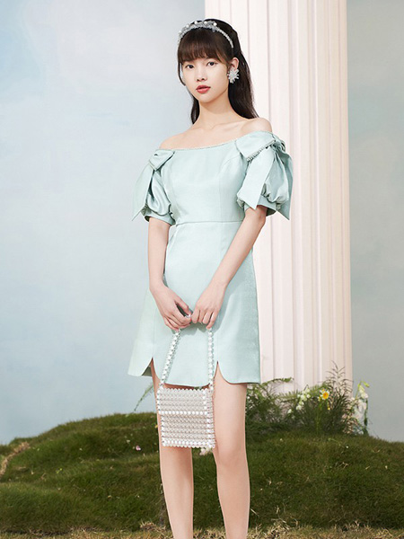 糖力潮品(TAMMYTANGS)女装品牌2021春夏一字肩中袖下摆小心机连衣裙