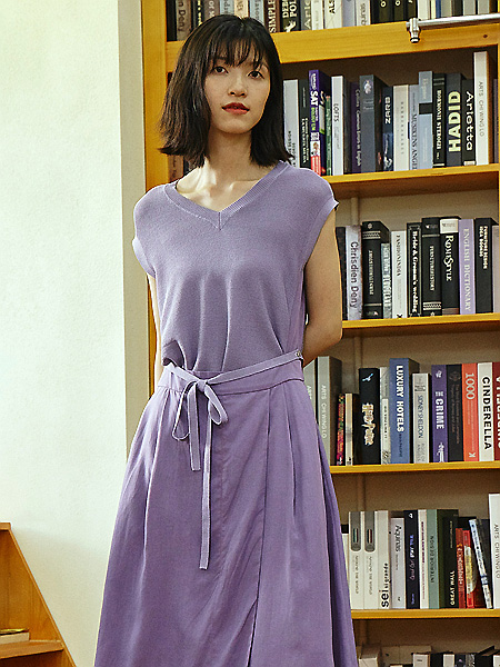 丽迪莎女装品牌2021夏紫色束腰连衣裙